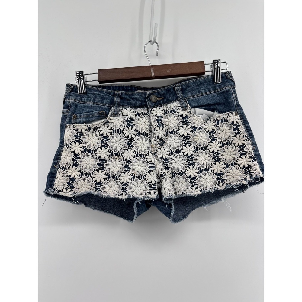 LEI Ashley Shorts Womens 5 Blue Denim White Floral Crochet Lace Low Rise Cut-Off